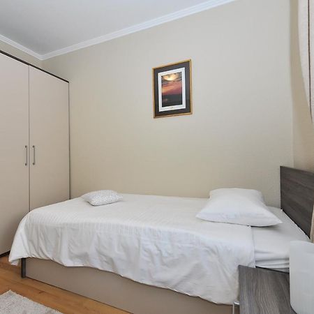 אוברובץ Apartmani Peric 1 Meka Draga מראה חיצוני תמונה