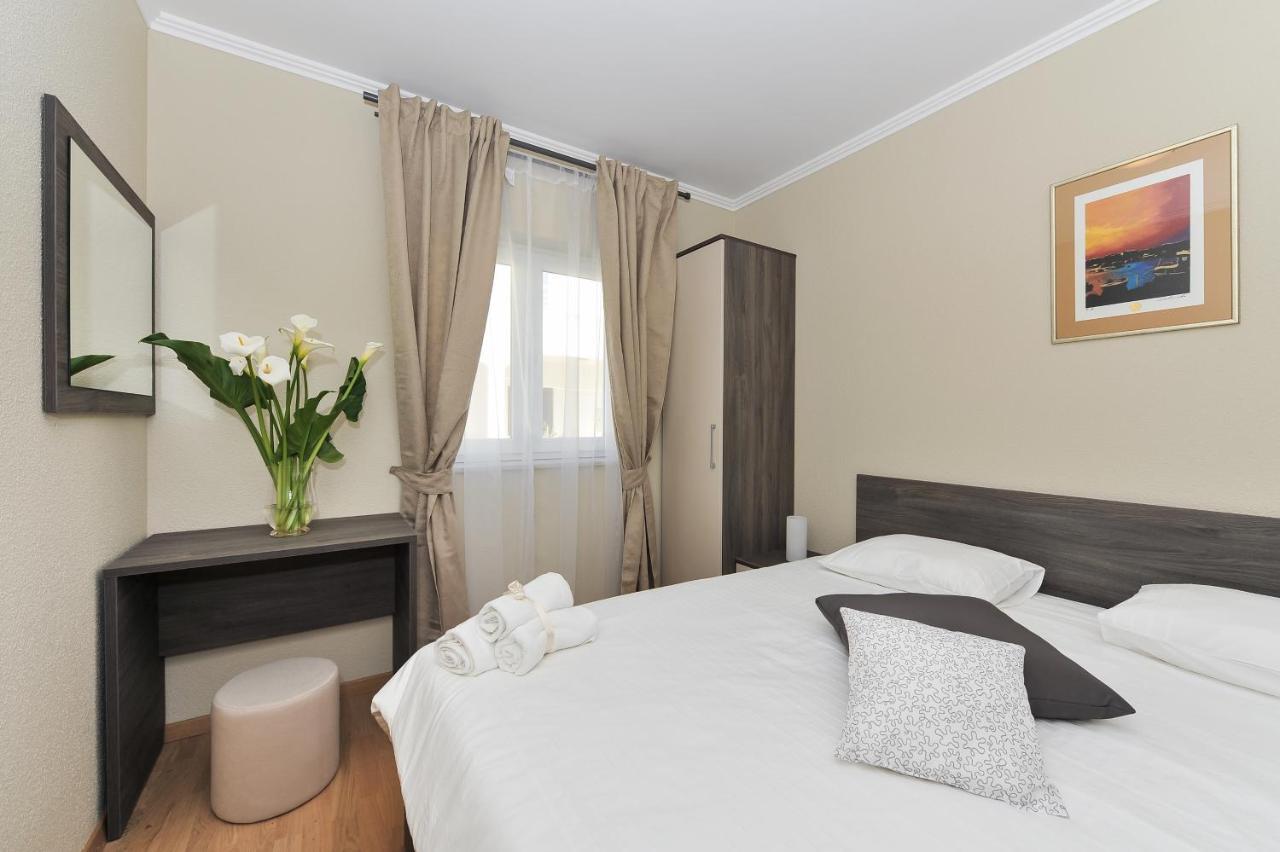 אוברובץ Apartmani Peric 1 Meka Draga מראה חיצוני תמונה