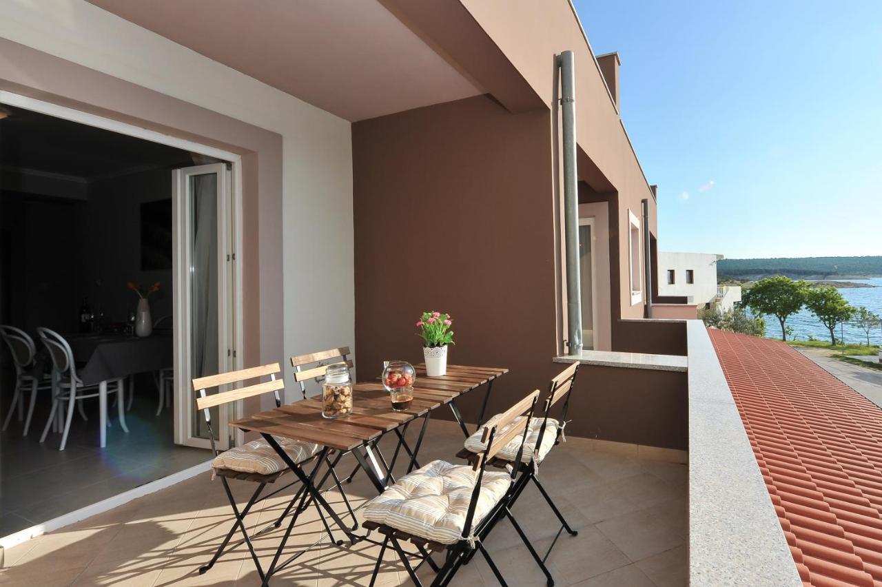 אוברובץ Apartmani Peric 1 Meka Draga מראה חיצוני תמונה