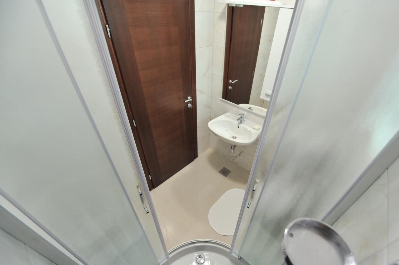 אוברובץ Apartmani Peric 1 Meka Draga מראה חיצוני תמונה