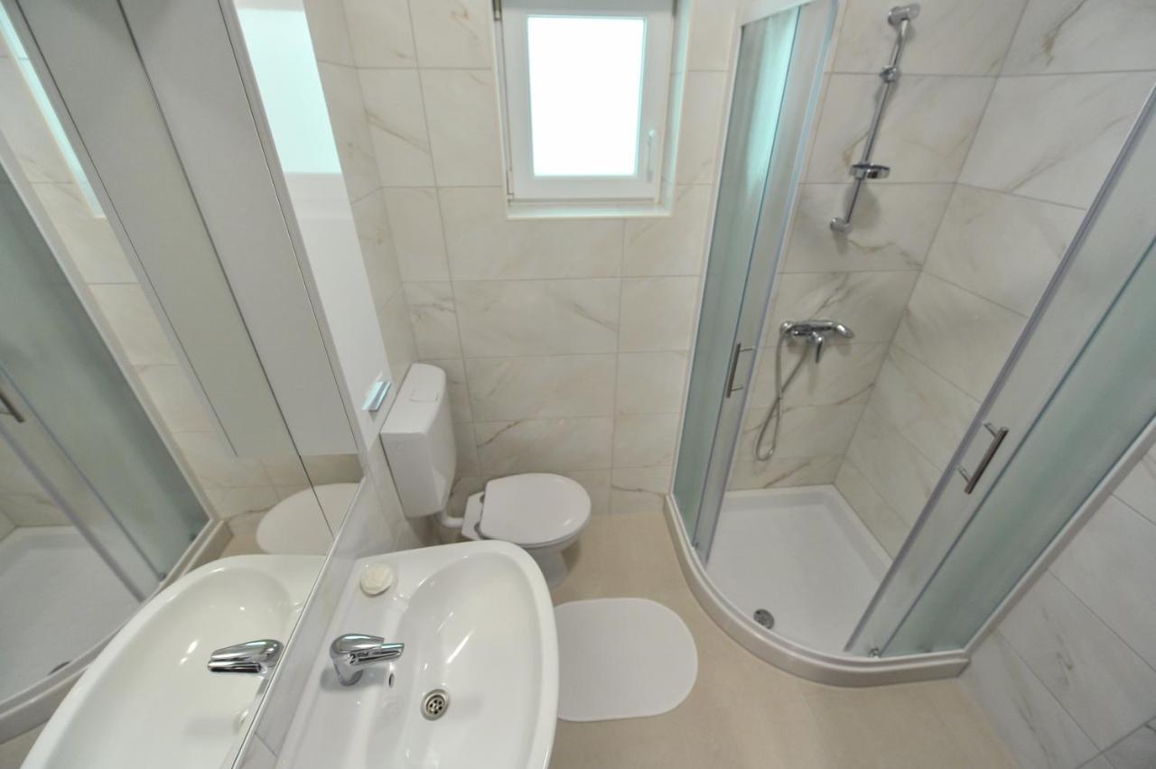 אוברובץ Apartmani Peric 1 Meka Draga מראה חיצוני תמונה