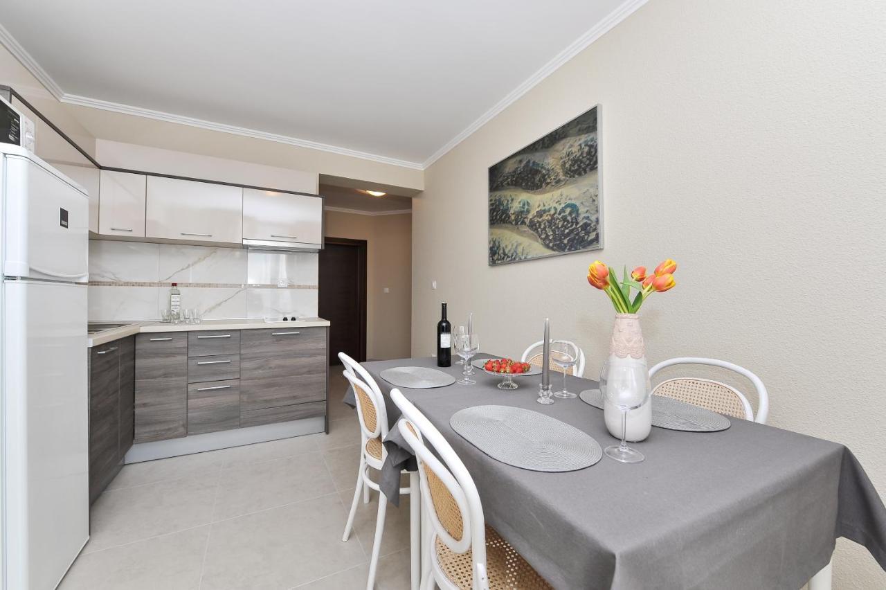 אוברובץ Apartmani Peric 1 Meka Draga מראה חיצוני תמונה