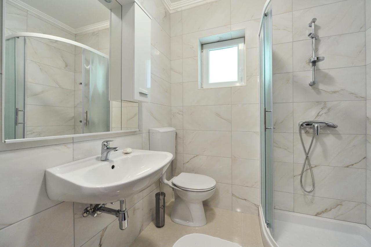 אוברובץ Apartmani Peric 1 Meka Draga מראה חיצוני תמונה