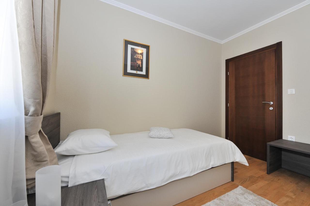 אוברובץ Apartmani Peric 1 Meka Draga מראה חיצוני תמונה